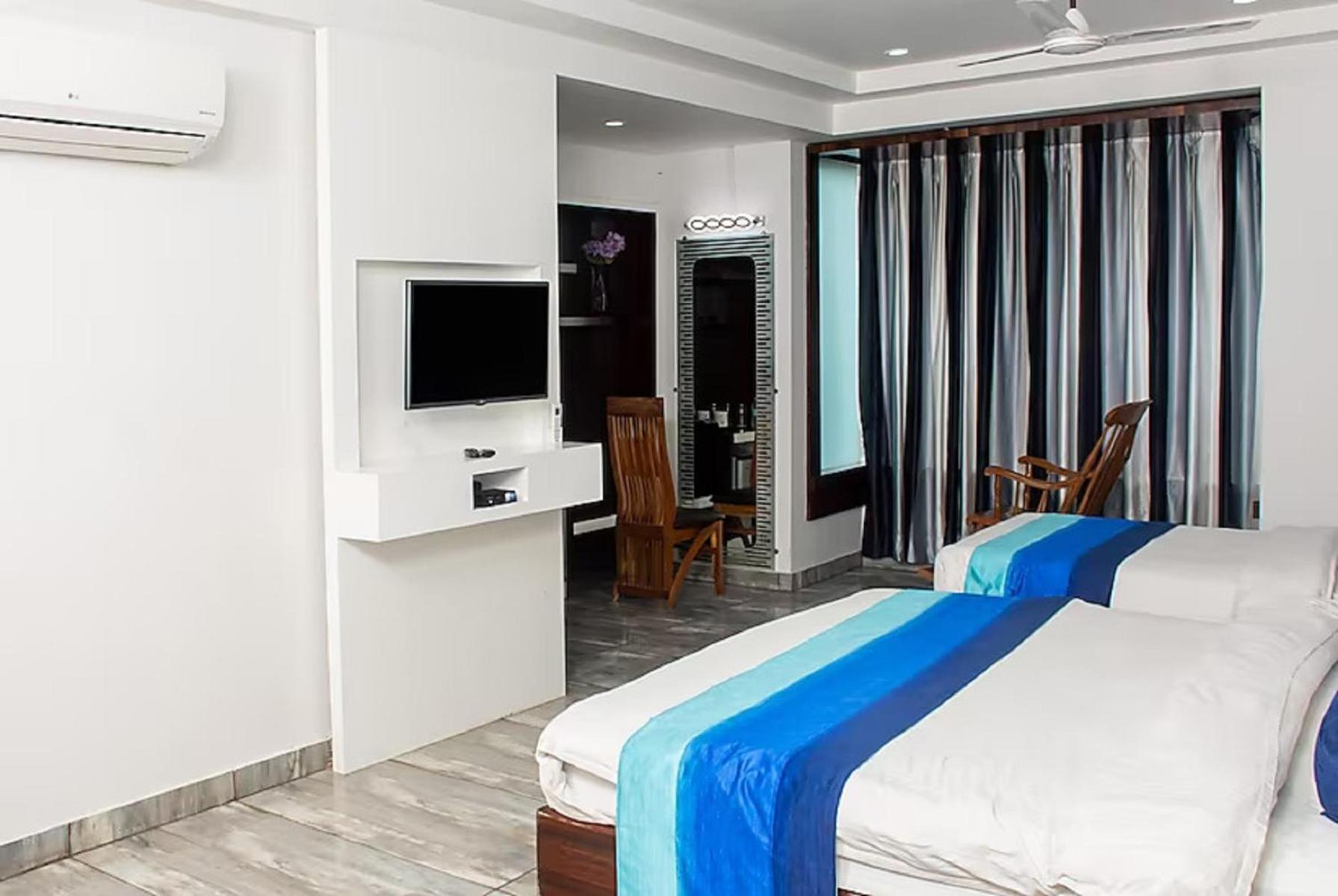 Hotel Sgt Plaza Varanasi Exteriör bild