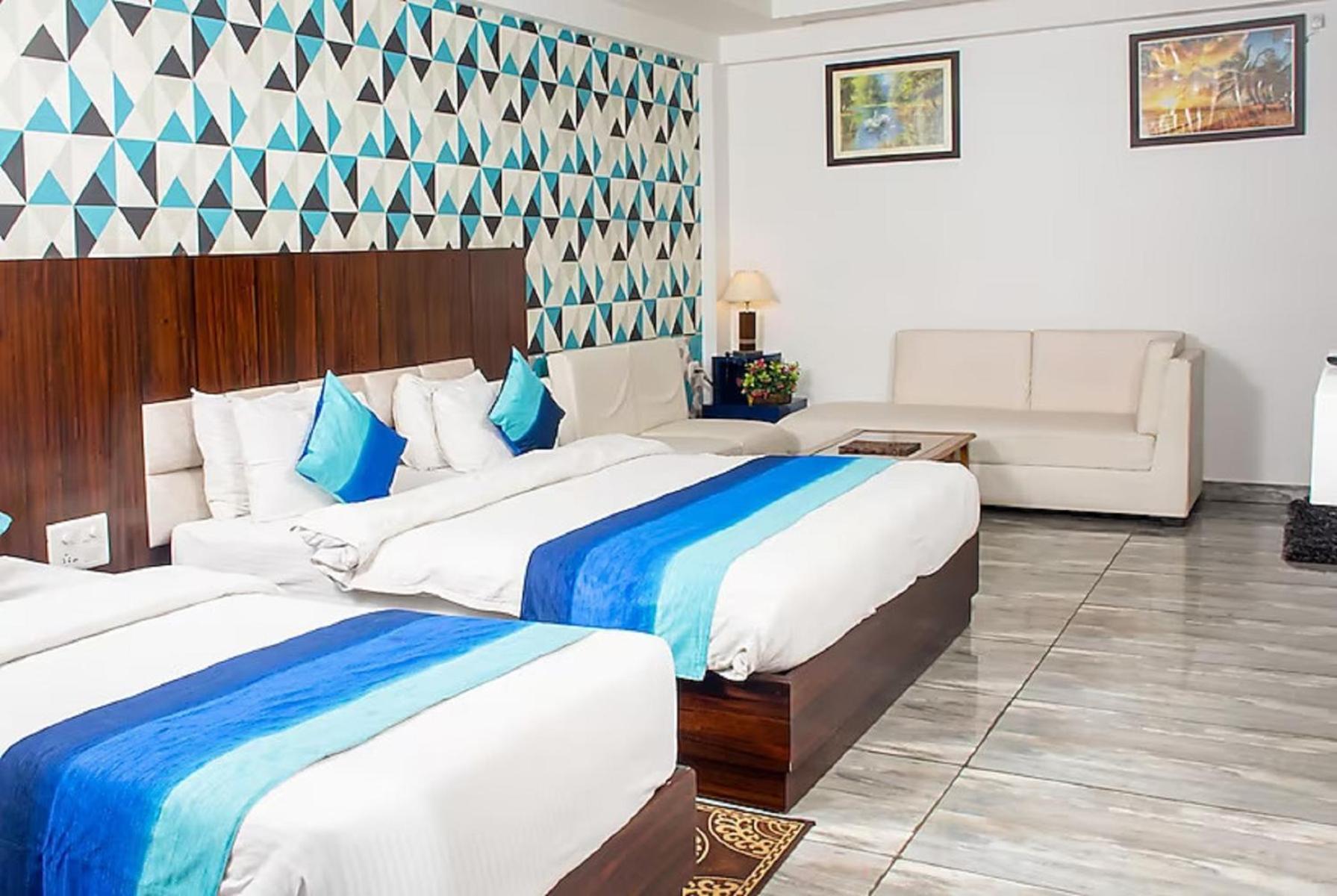 Hotel Sgt Plaza Varanasi Exteriör bild