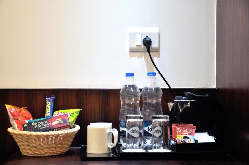 Hotel Sgt Plaza Varanasi Exteriör bild