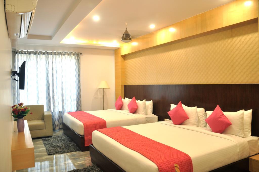 Hotel Sgt Plaza Varanasi Exteriör bild