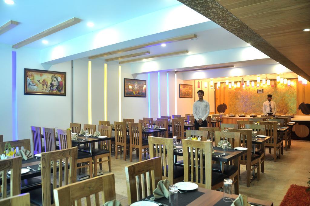 Hotel Sgt Plaza Varanasi Exteriör bild