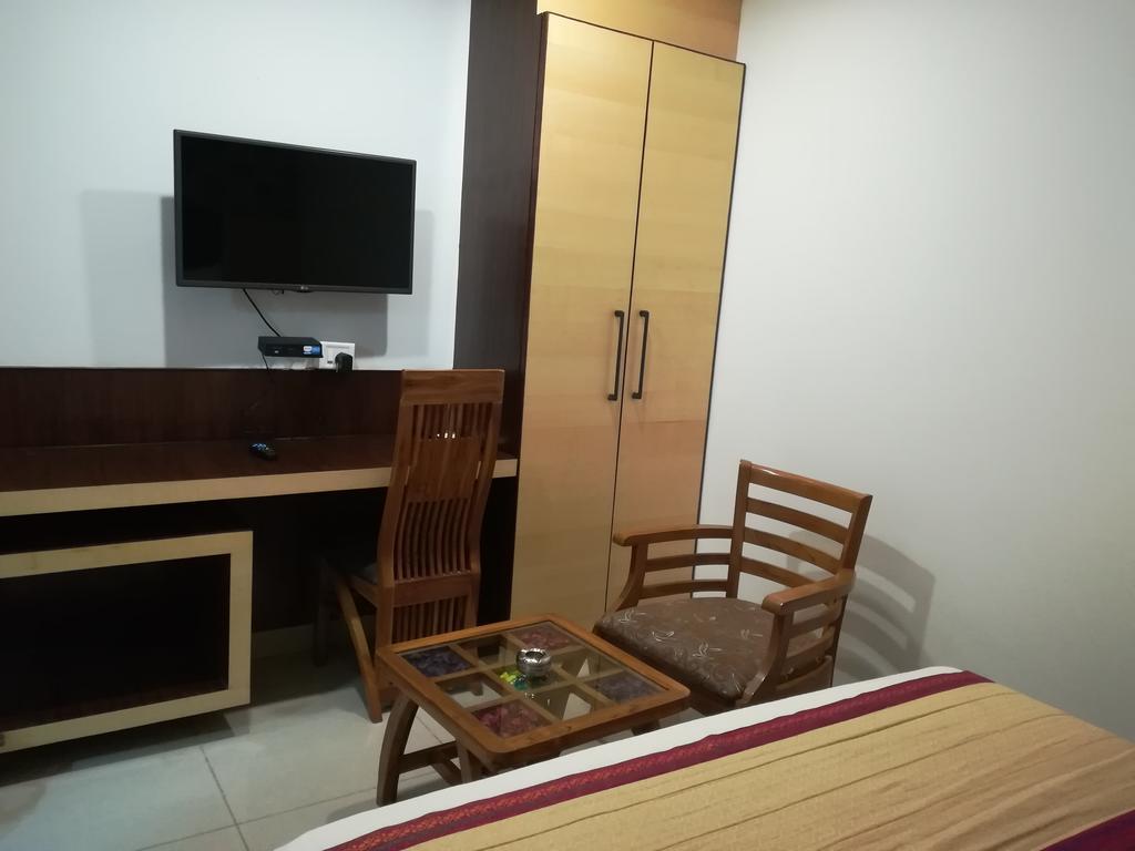 Hotel Sgt Plaza Varanasi Exteriör bild