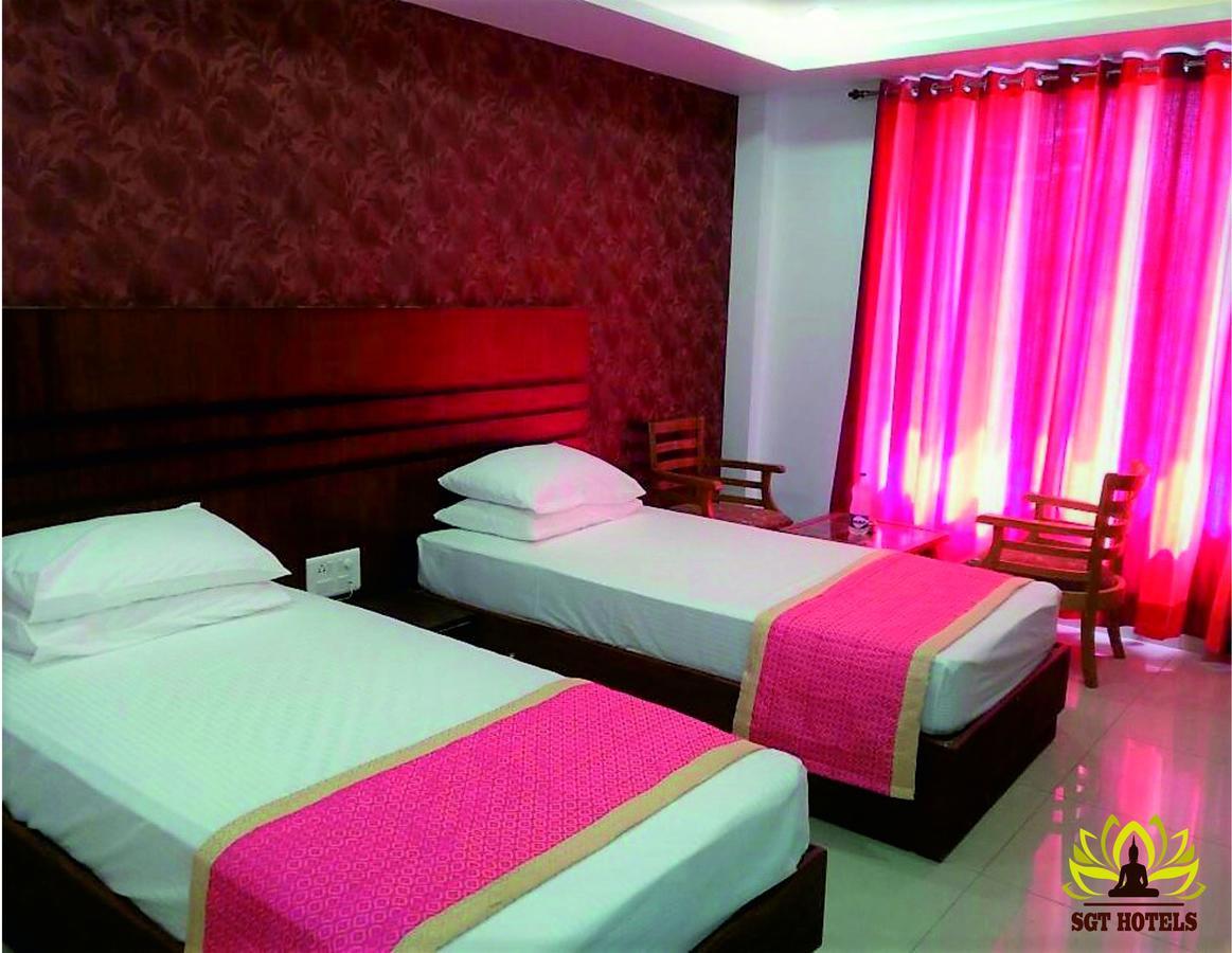 Hotel Sgt Plaza Varanasi Exteriör bild